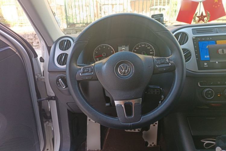 Used Volkswagen Tiguan 2013 1.8 TSI Automatic All-Wheel Drive Luxury Model Steering Wheel