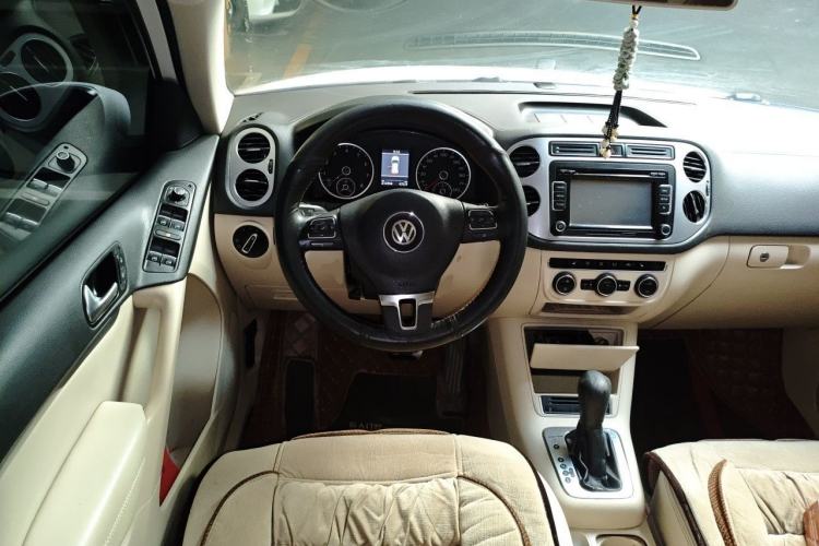 Used Volkswagen Tiguan 2013 1.8 TSI Automatic All-Wheel Drive Luxury Model Steering Wheel