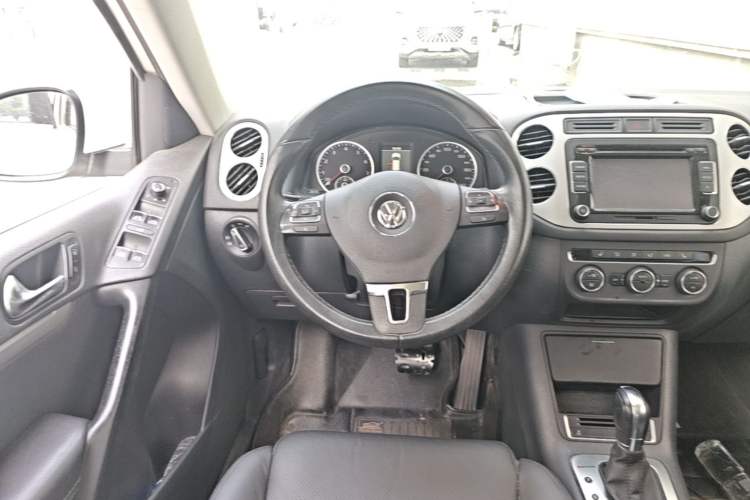 Used Volkswagen Tiguan 2013 2.0 TSI Automatic All-Wheel Drive Luxury Edition Steering Wheel