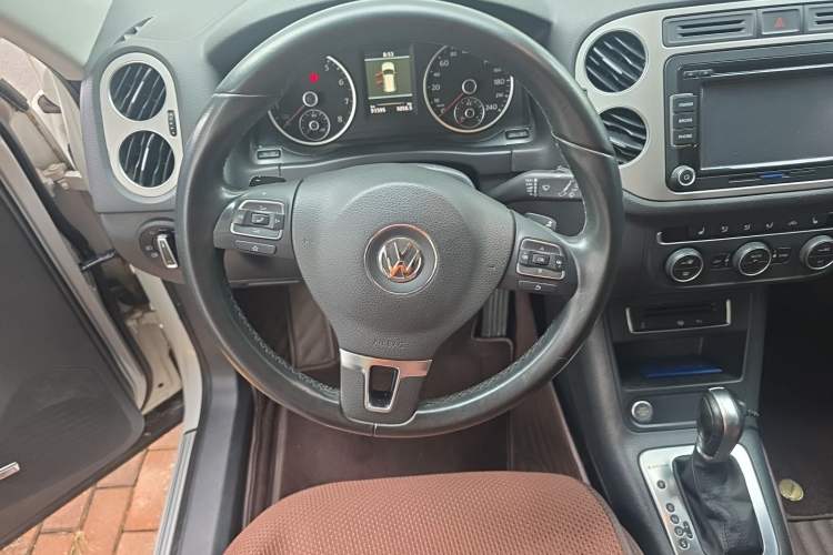 Used Volkswagen Tiguan 2013 2.0 TSI Automatic All-Wheel-Drive Flagship Edition Steering Wheel