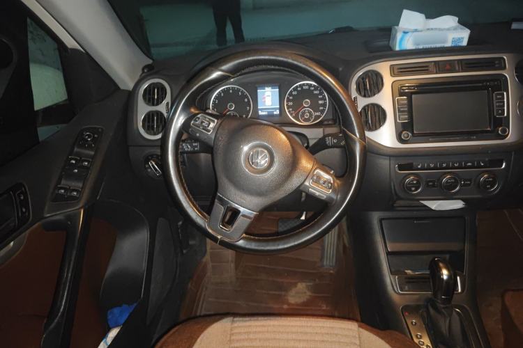 Used Volkswagen Tiguan 2013 1.8 TSI Automatic All-Wheel Drive Luxury Model Steering Wheel