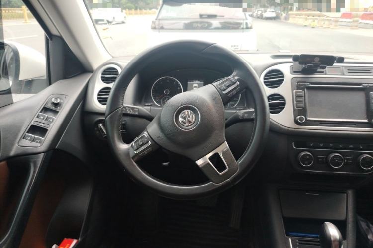 Used Volkswagen Tiguan 2013 2.0 TSI Automatic All-Wheel Drive Luxury Edition Steering Wheel