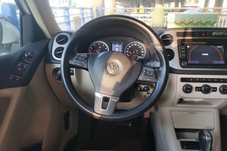Used Volkswagen Tiguan 2013 1.8 TSI Automatic All-Wheel Drive Luxury Model Steering Wheel