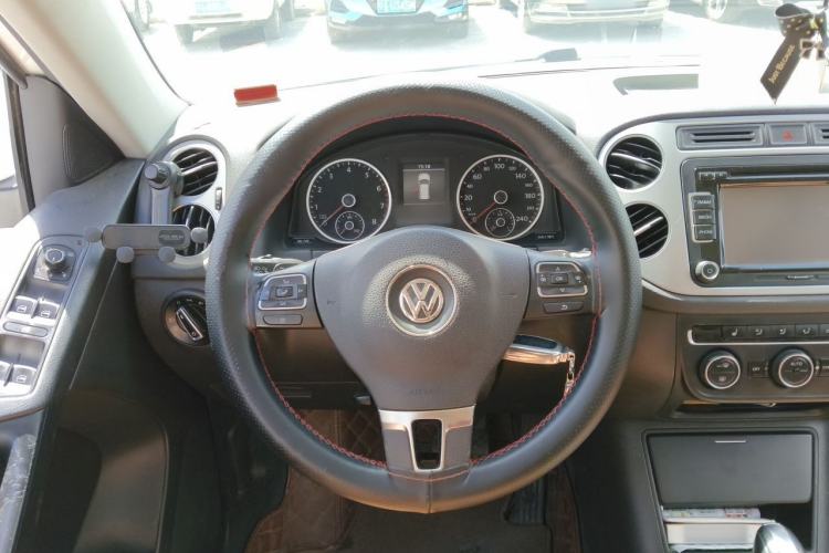 Used Volkswagen Tiguan 2013 1.8 TSI Automatic All-Wheel Drive Luxury Model Steering Wheel