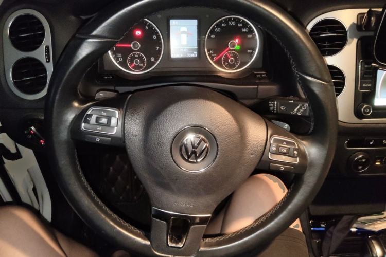 Used Volkswagen Tiguan 2013 1.8TSI Automatic Two-Wheel Drive Luxury Model Steering Wheel