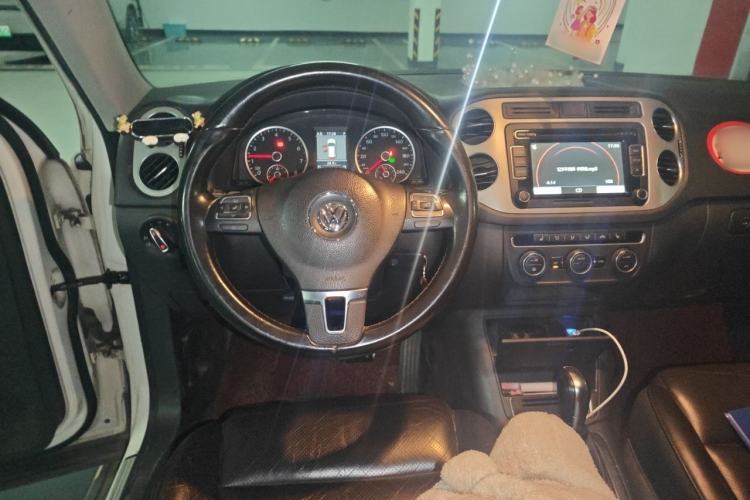 Used Volkswagen Tiguan 2013 1.8 TSI Automatic All-Wheel Drive Luxury Model Steering Wheel