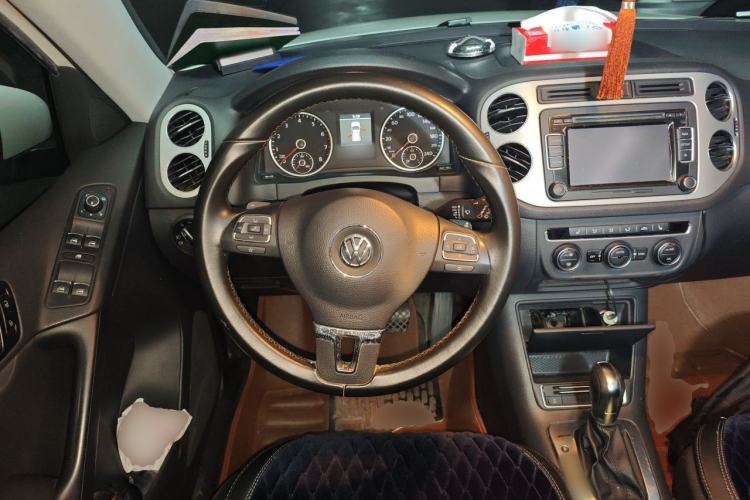 Used Volkswagen Tiguan 2013 1.8 TSI Automatic All-Wheel Drive Luxury Model Steering Wheel