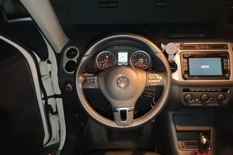 Used Volkswagen Tiguan 2013 1.8 TSI Automatic All-Wheel Drive Luxury Model Steering Wheel