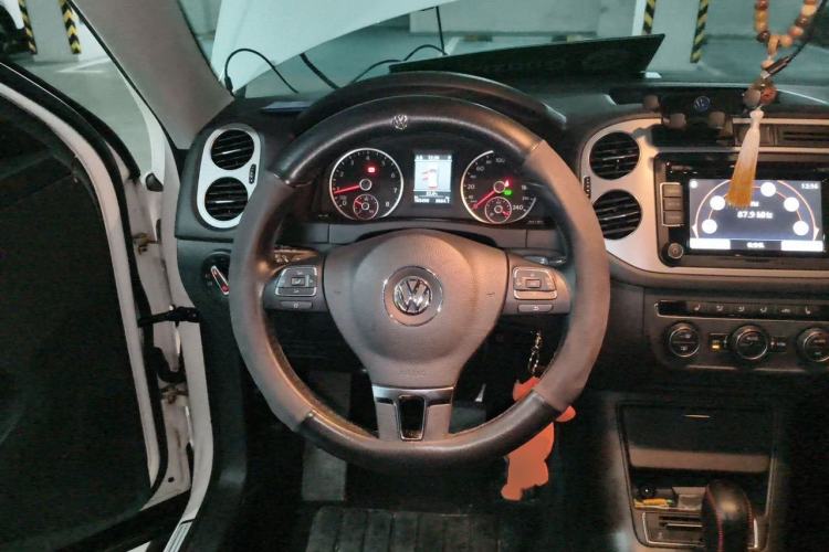 Used Volkswagen Tiguan 2013 1.8 TSI Automatic All-Wheel Drive Luxury Model Steering Wheel