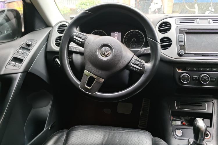 Used Volkswagen Tiguan 2013 2.0 TSI Automatic All-Wheel Drive Luxury Edition Steering Wheel