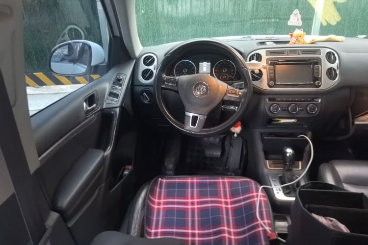 Used Volkswagen Tiguan 2013 1.8 TSI Automatic All-Wheel Drive Luxury Model Steering Wheel
