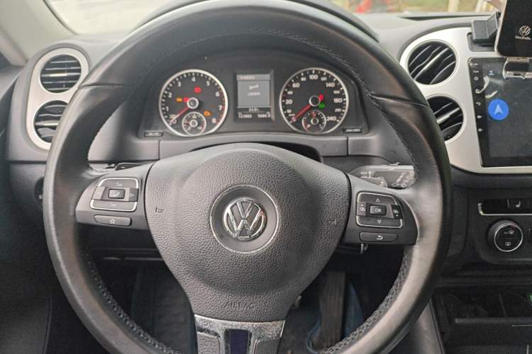Used Volkswagen Tiguan 2013 1.8 TSI Automatic All-Wheel Drive Luxury Model Steering Wheel