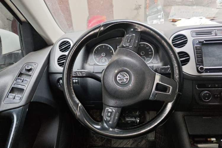 Used Volkswagen Tiguan 2013 1.8TSI Automatic Two-Wheel Drive Luxury Model Steering Wheel