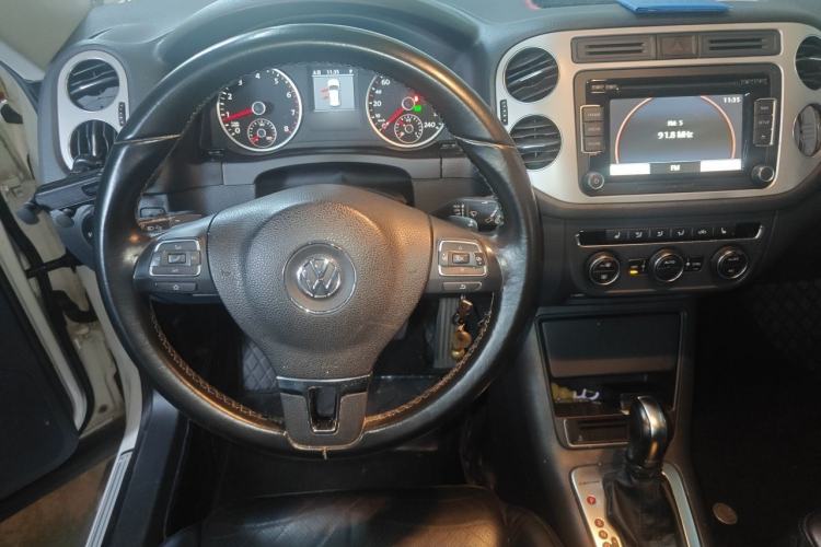 Used Volkswagen Tiguan 2013 1.8 TSI Automatic All-Wheel Drive Luxury Model Steering Wheel