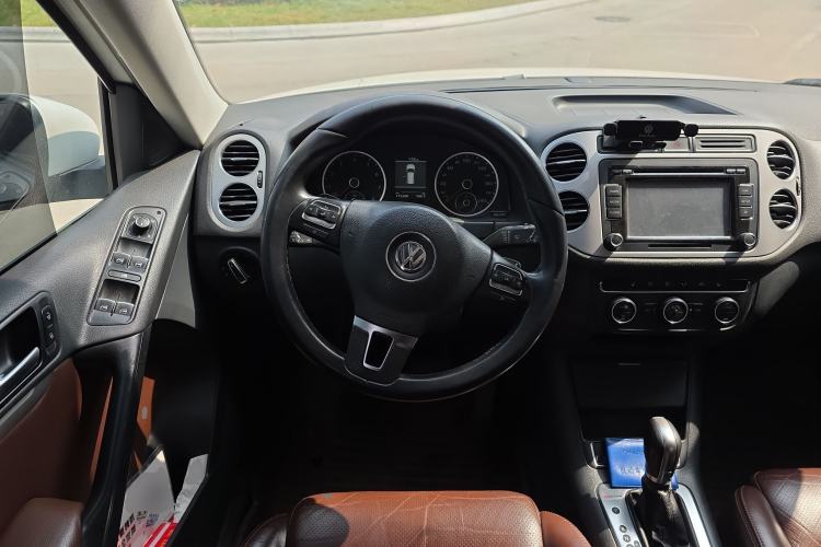 Used Volkswagen Tiguan 2013 2.0 TSI Automatic All-Wheel Drive Luxury Edition Steering Wheel