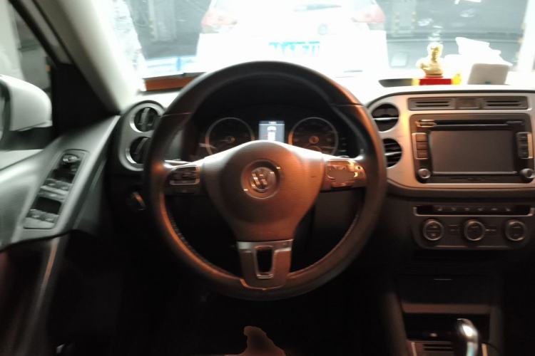 Used Volkswagen Tiguan 2013 1.8 TSI Automatic All-Wheel Drive Luxury Model Steering Wheel