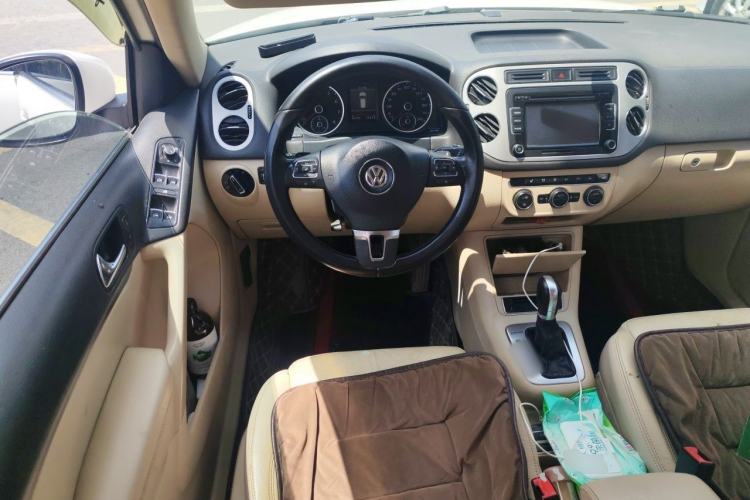 Used Volkswagen Tiguan 2013 2.0 TSI Automatic All-Wheel Drive Luxury Edition Steering Wheel