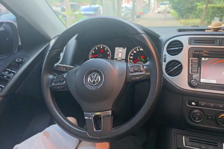 Used Volkswagen Tiguan 2013 2.0 TSI Automatic All-Wheel-Drive Flagship Edition Steering Wheel