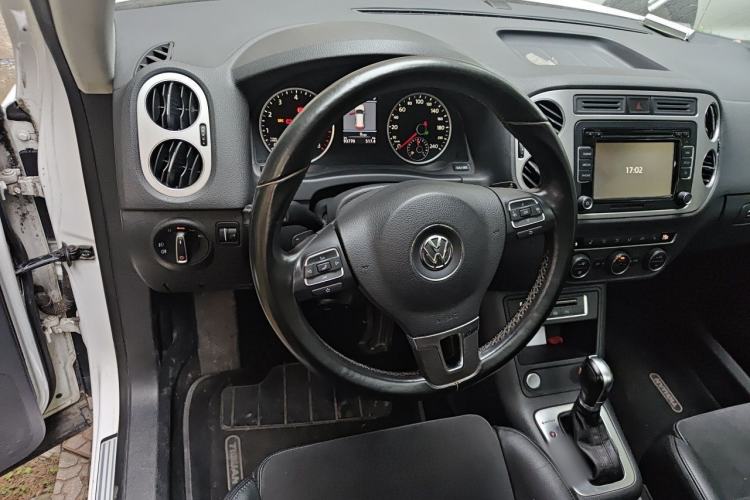 Used Volkswagen Tiguan 2013 2.0 TSI Automatic All-Wheel-Drive Flagship Edition Steering Wheel