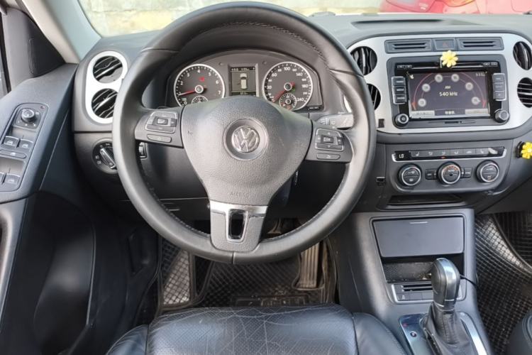 Used Volkswagen Tiguan 2013 1.8 TSI Automatic All-Wheel Drive Luxury Model Steering Wheel