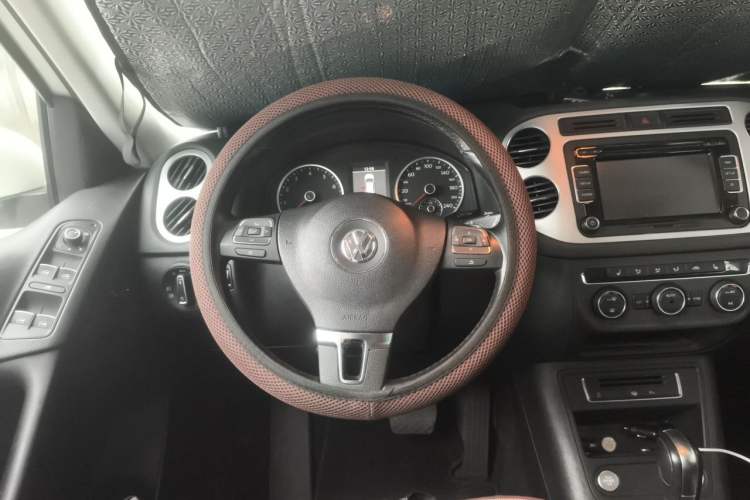 Used Volkswagen Tiguan 2013 2.0 TSI Automatic All-Wheel-Drive Flagship Edition Steering Wheel