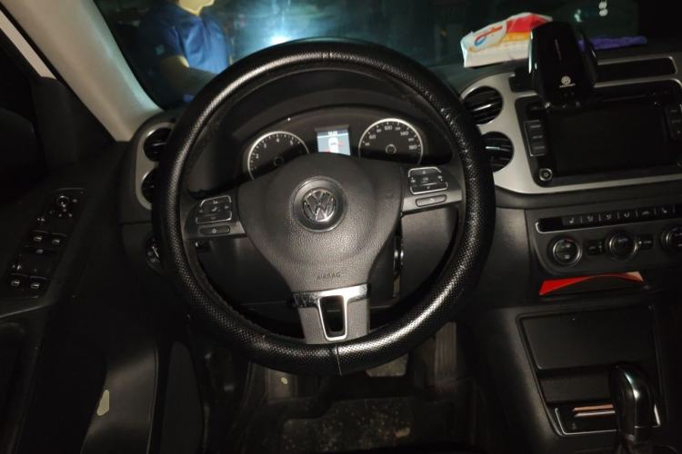 Used Volkswagen Tiguan 2013 1.8 TSI Automatic All-Wheel Drive Luxury Model Steering Wheel