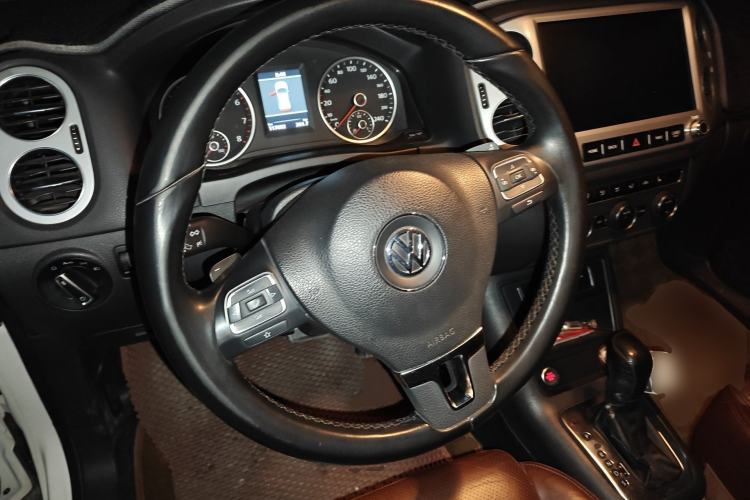 Used Volkswagen Tiguan 2013 1.8 TSI Automatic All-Wheel Drive Luxury Model Steering Wheel