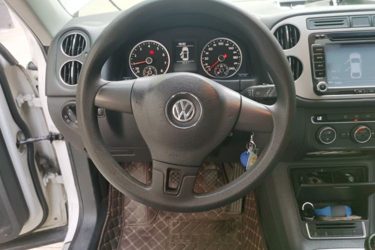 Used Volkswagen Tiguan 2013 1.4 TSI Manual Two-Wheel Drive BlueMotion Edition Steering Wheel