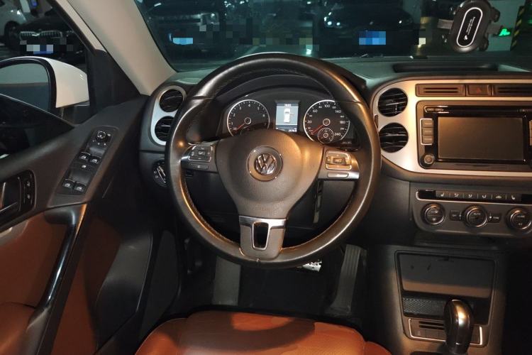 Used Volkswagen Tiguan 2013 1.8 TSI Automatic All-Wheel Drive Luxury Model Steering Wheel