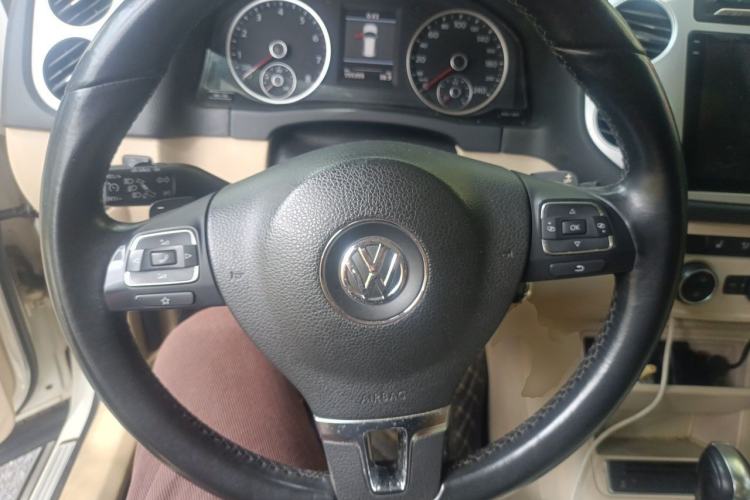 Used Volkswagen Tiguan 2013 1.8 TSI Automatic All-Wheel Drive Luxury Model Steering Wheel