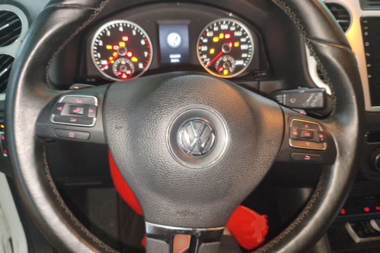 Used Volkswagen Tiguan 2013 2.0 TSI Automatic All-Wheel-Drive Flagship Edition Steering Wheel