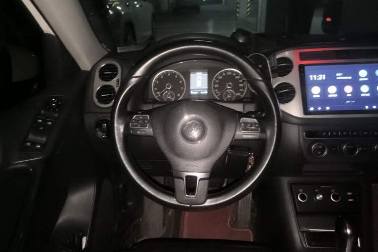 Used Volkswagen Tiguan 2013 1.8 TSI Automatic All-Wheel Drive Luxury Model Steering Wheel