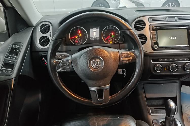 Used Volkswagen Tiguan 2013 2.0 TSI Automatic All-Wheel Drive Luxury Edition Steering Wheel