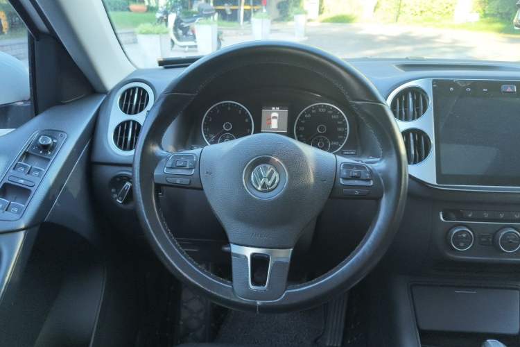Used Volkswagen Tiguan 2013 1.8TSI Automatic Two-Wheel Drive Luxury Model Steering Wheel