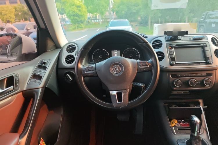 Used Volkswagen Tiguan 2013 1.8 TSI Automatic All-Wheel Drive Luxury Model Steering Wheel
