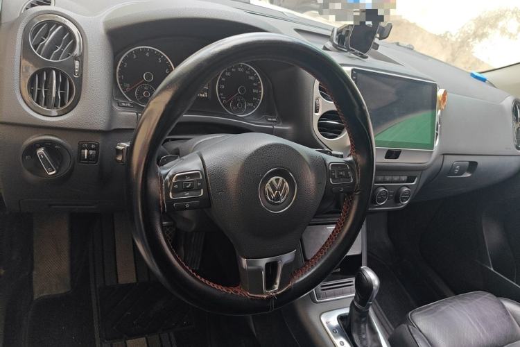 Used Volkswagen Tiguan 2013 1.8 TSI Automatic All-Wheel Drive Luxury Model Steering Wheel