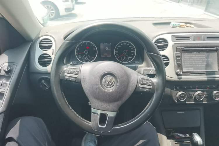 Used Volkswagen Tiguan 2013 1.8 TSI Automatic All-Wheel Drive Luxury Model Steering Wheel