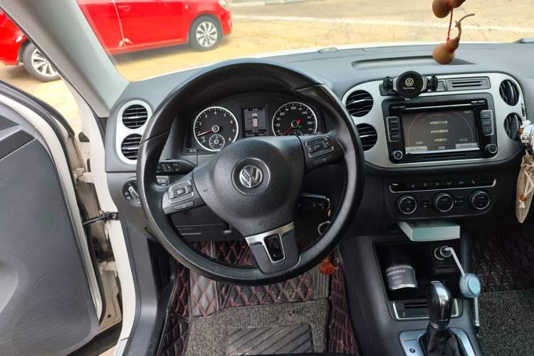 Used Volkswagen Tiguan 2013 1.8 TSI Automatic All-Wheel Drive Luxury Model Steering Wheel