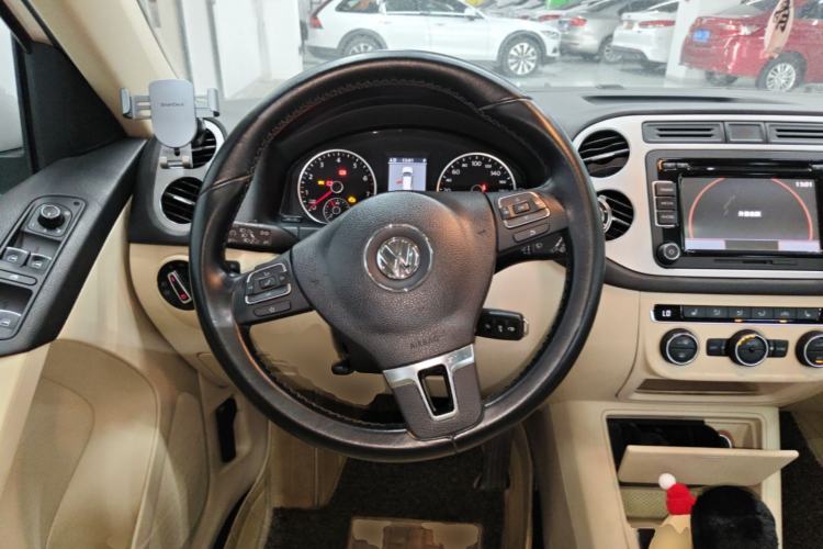 Used Volkswagen Tiguan 2013 1.8 TSI Automatic All-Wheel Drive Luxury Model Steering Wheel