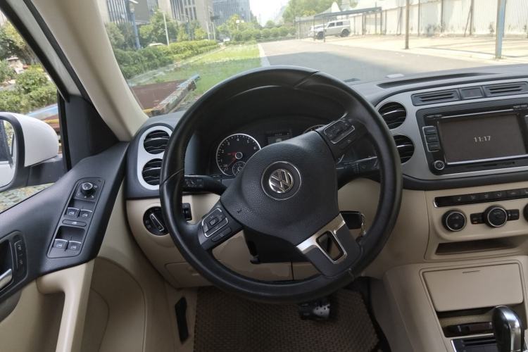 Used Volkswagen Tiguan 2013 1.8TSI Automatic Two-Wheel Drive Luxury Model Steering Wheel