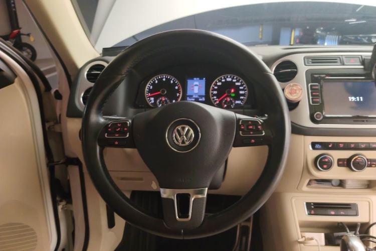 Used Volkswagen Tiguan 2013 2.0 TSI Automatic All-Wheel-Drive Flagship Edition Steering Wheel