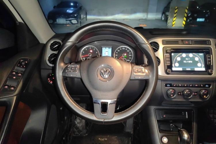 Used Volkswagen Tiguan 2013 2.0 TSI Automatic All-Wheel Drive Luxury Edition Steering Wheel