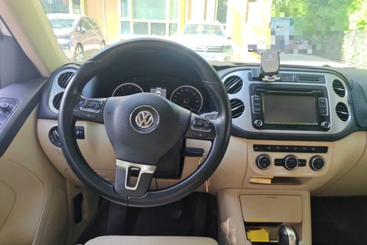 Used Volkswagen Tiguan 2013 1.8 TSI Automatic All-Wheel Drive Luxury Model Steering Wheel