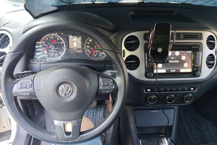 Used Volkswagen Tiguan 2013 2.0 TSI Automatic All-Wheel Drive Luxury Edition Steering Wheel