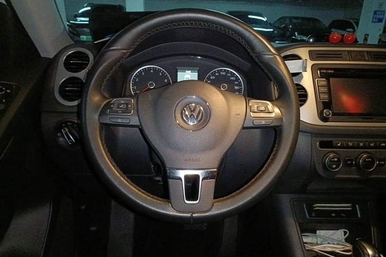Used Volkswagen Tiguan 2013 2.0 TSI Automatic All-Wheel-Drive Flagship Edition Steering Wheel