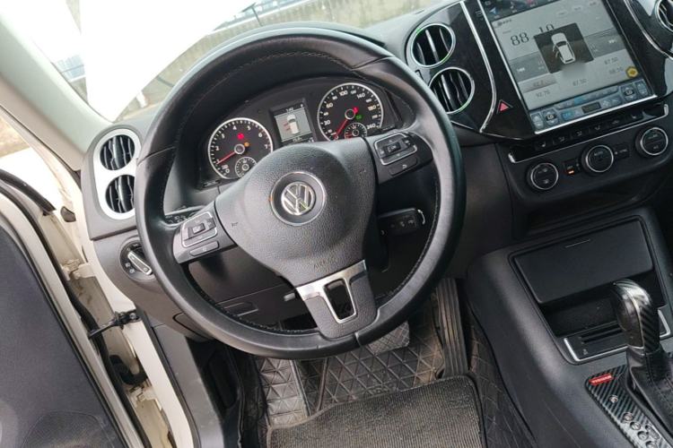 Used Volkswagen Tiguan 2013 1.8 TSI Automatic All-Wheel Drive Luxury Model Steering Wheel