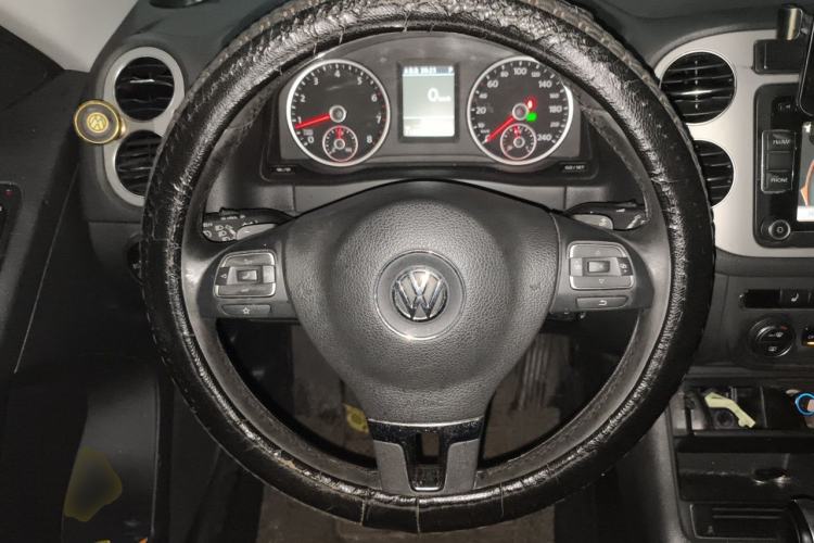 Used Volkswagen Tiguan 2013 2.0 TSI Automatic All-Wheel Drive Luxury Edition Steering Wheel