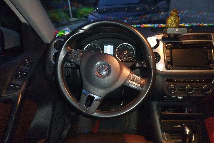 Used Volkswagen Tiguan 2013 1.8 TSI Automatic All-Wheel Drive Luxury Model Steering Wheel
