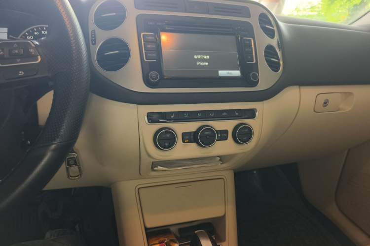 Used Volkswagen Tiguan 2013 1.8TSI Automatic Two-Wheel Drive Luxury Model Audio And AC Panel