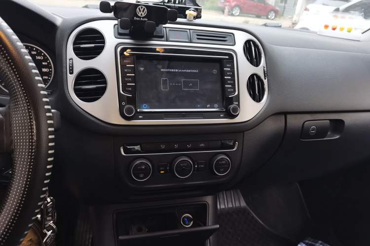 Used Volkswagen Tiguan 2013 1.8TSI Automatic All-Wheel-Drive Comfort Edition Audio And AC Panel